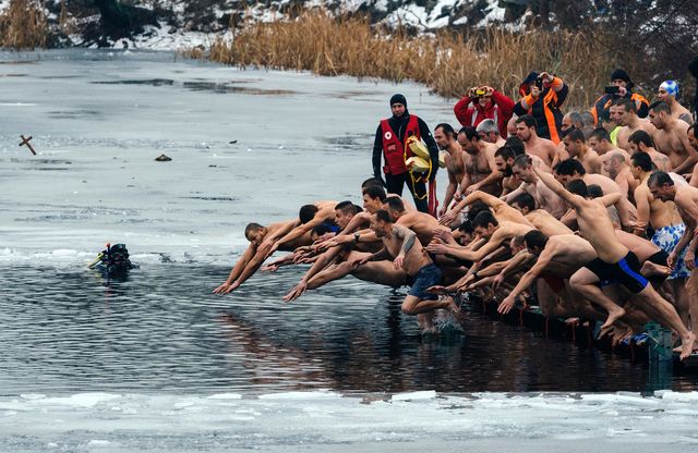 У Болгарії напередодні Різдва відбувся крижаний заплив. Фото: AFP