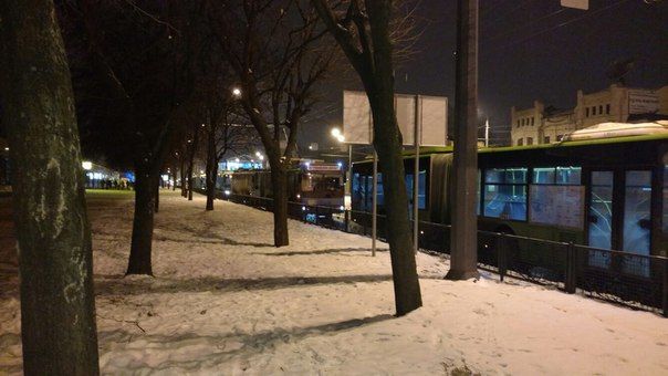 <p>ДТП з трамваєм у Харкові. Фото: vk.com/kharkov_city_ua, newsroom.kh.ua, atn.ua</p>