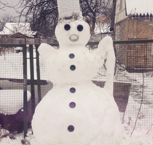 Сніговик з гудзиками. Фото: instagram.com/verchibe