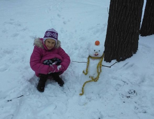Снеговик с мандаринкой в Голосеевском парке. Фото: instagram.com/nesterenkovaleria