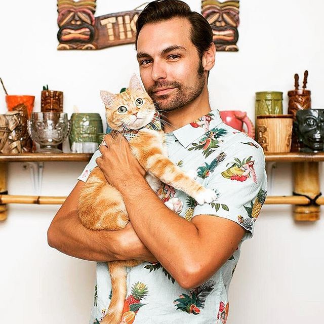 Мужчины и их коты Фото: instagram.com/hotdudeswithkittens