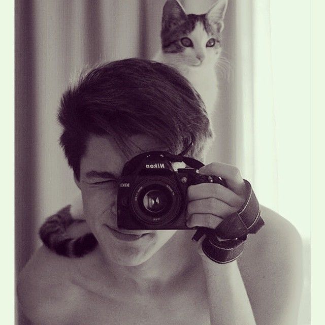 <p>Чоловіки і їх коти Фото: instagram.com/hotdudeswithkittens</p>