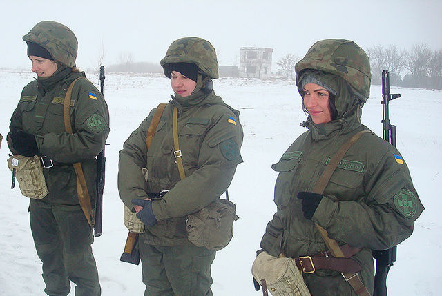 <p>У 2015 році в армію на контракт закликали рекордну кількість харків'янок. Фото: ngu.gov.ua</p>