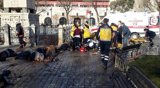 У Стамбулі стався вибух, він був здійснений терористом-смертником. Близько десяти осіб погіблі.Фото: AFP