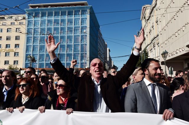 У столиці Греції пройшли масові акції протесту лікарів, адвокатів, інженерів і представників інших професій проти нових реформ системи соціального забезпечення. Фото: AFP