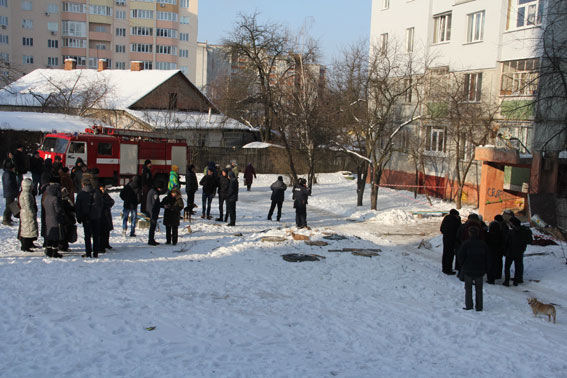 <p>На місці вибуху в Чернігові. Фото: cn.mns.gov.ua</p>