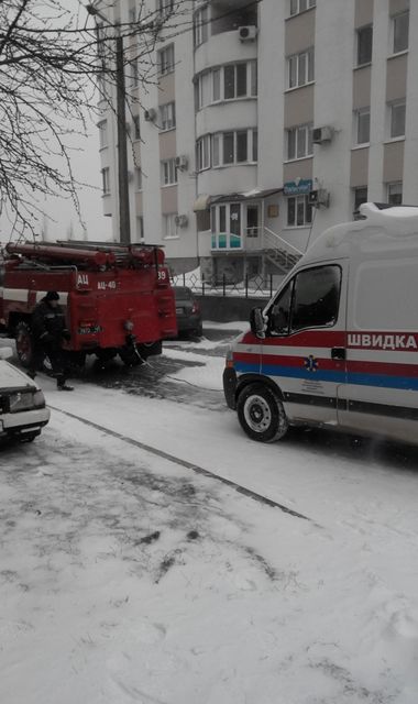 С начала непогоды подразделения ГСЧС достали из снежных заносов 427 автомобилей и спасли 874 человека. Фото: ГСЧС Одесской области