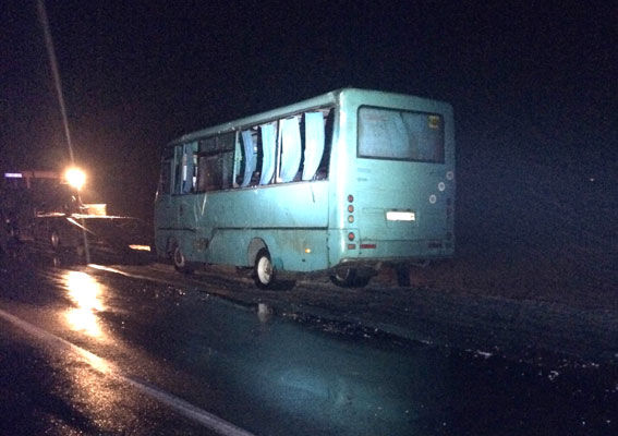 В результате аварии автобус перевернулся. Фото: rv.npu.gov.ua