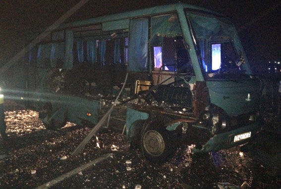 В результате аварии автобус перевернулся. Фото: rv.npu.gov.ua