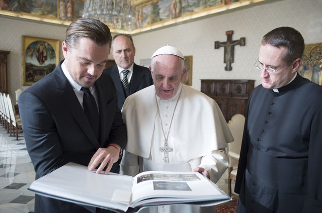 Папа Римский Франциск  принял в Ватикане голливудского актера Леонардо Ди Каприо. Встреча была посвящена  защите окружающей среды. Фото: AFP