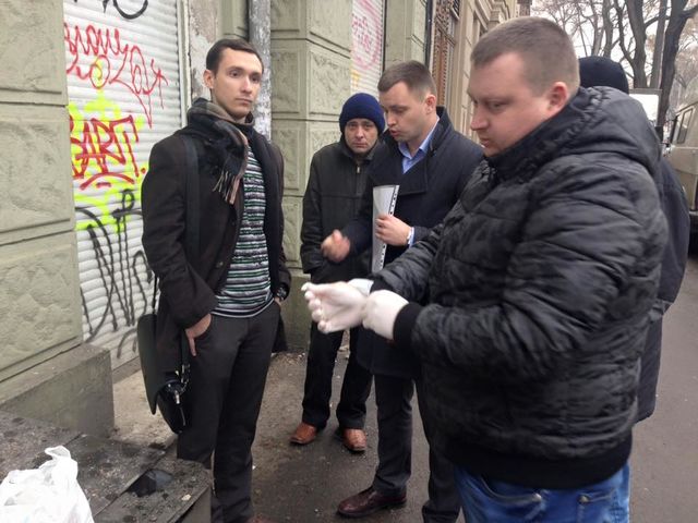 <p>Черговий співробітник Одеської ОДА попався на хабарі. Фото: facebook.com/kostyajudo</p>