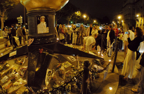 Место катастрофы, в которой в 1997 году погибла Диана – туннель Альма в Париже. Фото AFP