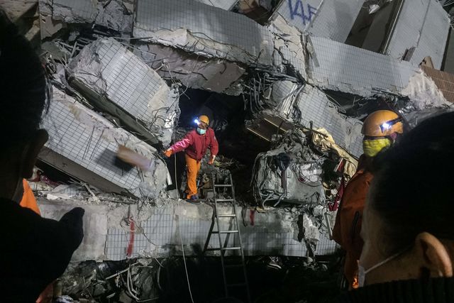 Кількість жертв потужного землетрусу на Тайвані, яке відбулося минулого тижня, в цілому склало 116 осіб, рятувальники завершили пошуково-рятувальні роботи. Фото: AFP