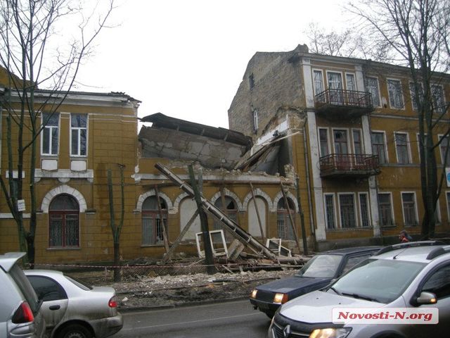 Обрушилось здание. Фото: novosti-n.org