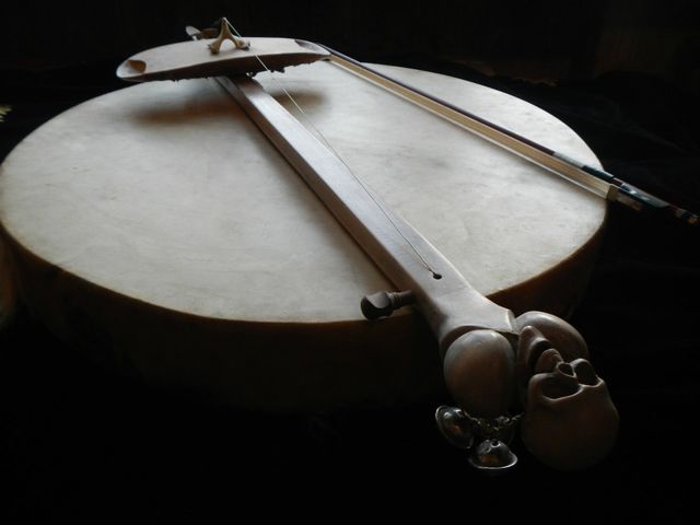 Незвичайна кругла скрипка. Фото з архіву І. Горбова