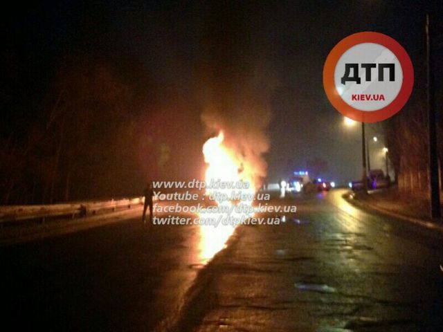 <p>Від машини залишився лише обгорілий остов. Фото: dtp.kiev.ua</p>