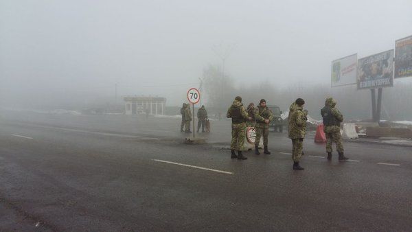 В ХОГА – потасовка между активистами и силовиками. Фото: twitter.com/Hromadske_kh/