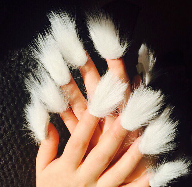 <p>Пухнасті нігті. Фото: Instagram</p>