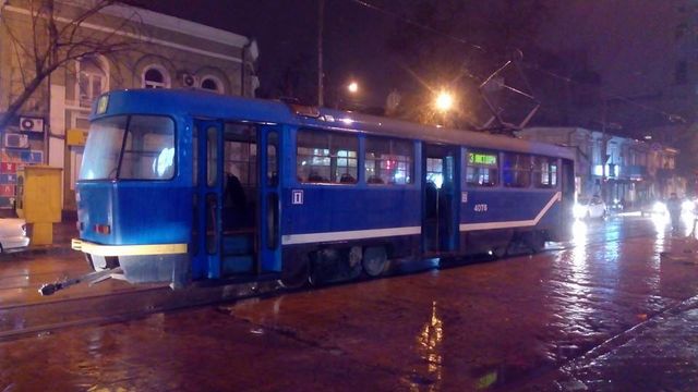 Из-за скачка напряжения в Одессе загорелся трамвай