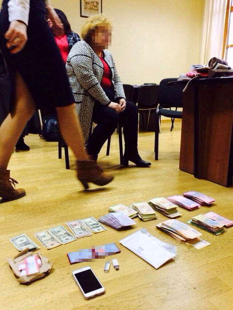 В Киеве задержали ректора-взяточницу