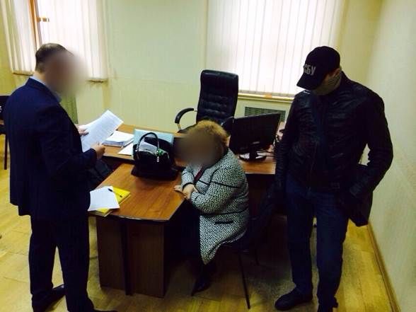 В Киеве задержали ректора-взяточницу