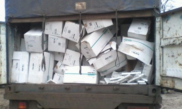 <p>Силовики вилучили партію контрафактних сигарет з "ДНР" на чотири мільйони, фото прес-служба ГПУ</p>