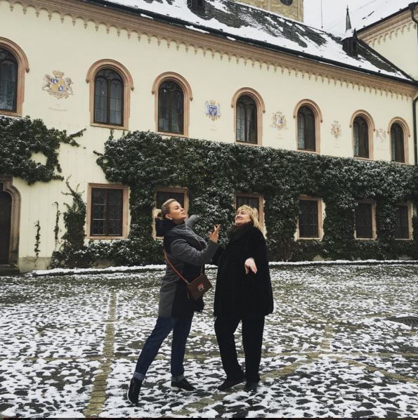 <p>Анна з родиною в Празі. Фото: instagram / ann_semenovich</p>