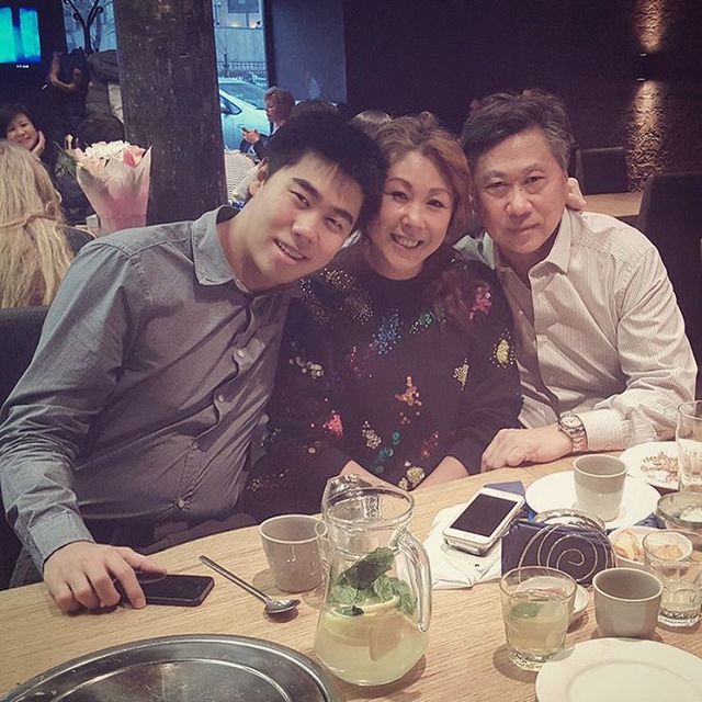Аніта Цой з чоловіком і сином. Фото: Instagram