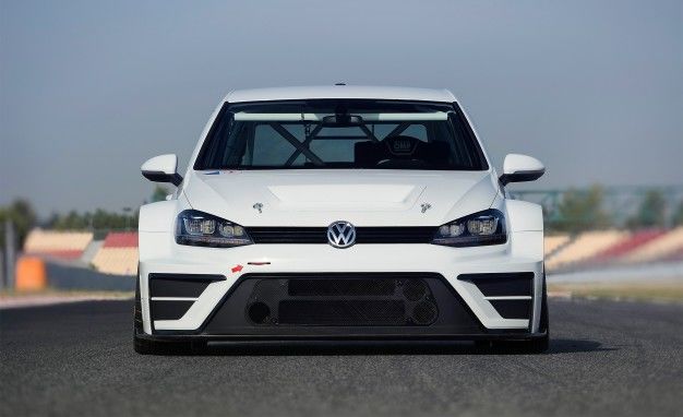 <p>Golf GTI. Фото: Volkswagen, blog.caranddriver.com</p>
