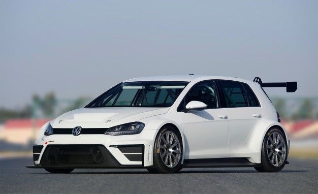 <p>Golf GTI. Фото: Volkswagen, blog.caranddriver.com</p>
