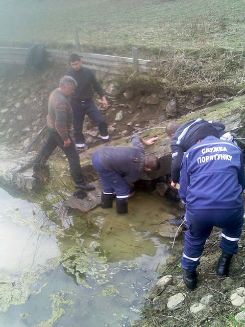 Бетонная глыба упала на ребенка в Закарпатской области