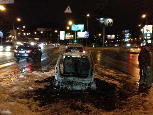<p><span>У Києві автомобіль загорівся під час руху, фото Влад Антонов</span></p>