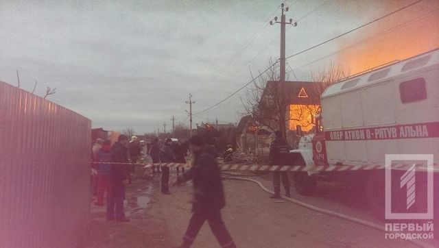 На месте взрыва. Фото: 1tv.od.ua, trassae95.com, news-for.me