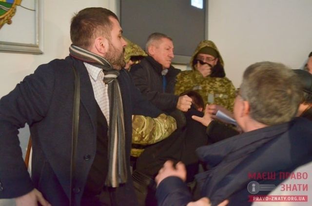 <p>У Броварах сесія міськради перетворилася на масову бійку, фото brovary.pravo-znaty.org.ua</p>