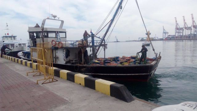 Пограничники задержали турецкое судно. Фото: Д.Сидоровская