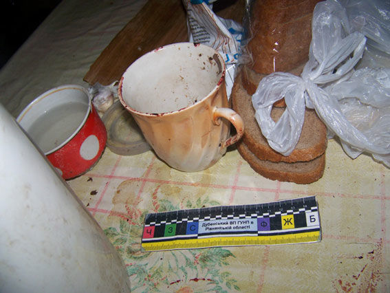Орудие убийства – керамическая чашка. Фото: rv.npu.gov.ua