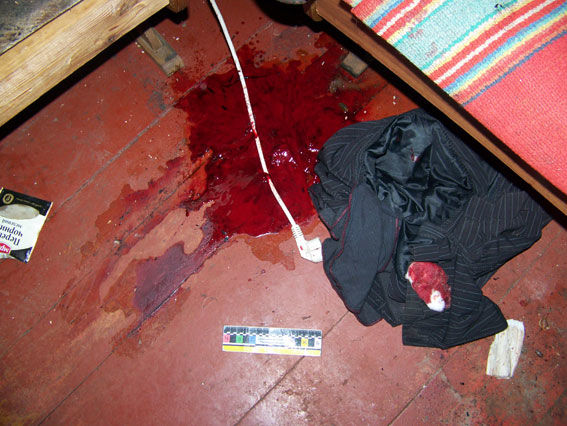 Орудие убийства – керамическая чашка. Фото: rv.npu.gov.ua