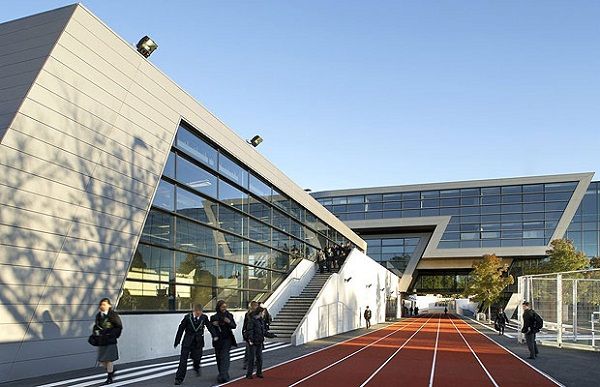 Найяскравіші архітектурні проекти Хадід: 2010 рік – академія в Брикстоні (Великобританія), фото bit.ua