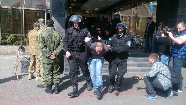 В Киеве захватили отель "Лыбидь". Фото: С.Панюшкина