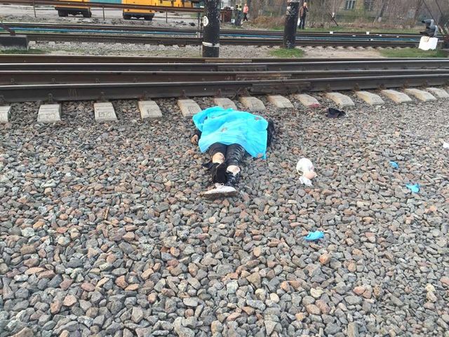 <p><span>Під Києвом на переїзді потяг розірвав жінку-порушника. Фото Ганна Ситник</span></p>