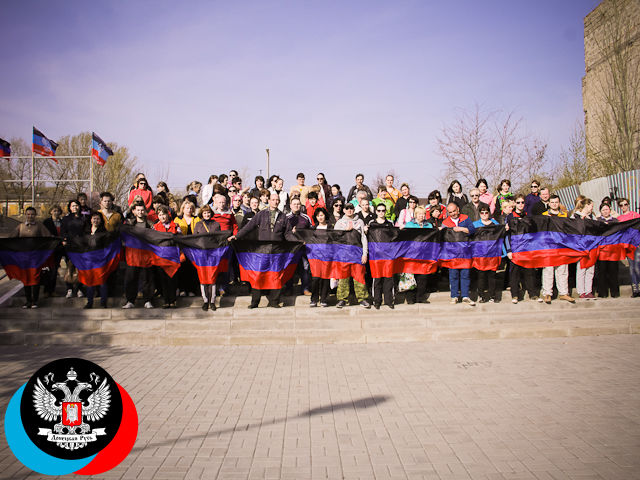 Участвовать в акции пришлось даже малышам. Фото: makeyevka.ru