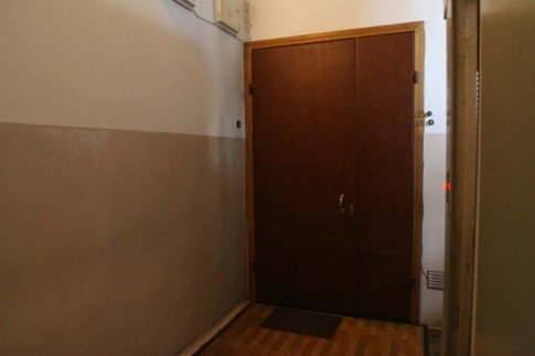 Вход в квартиру бютовца N2 на 6 этаже. Фото А. Еловикова