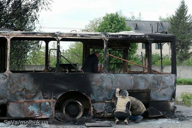 <p>Тролейбус обгорів до "кісток". Фото: molbuk.ua</p>