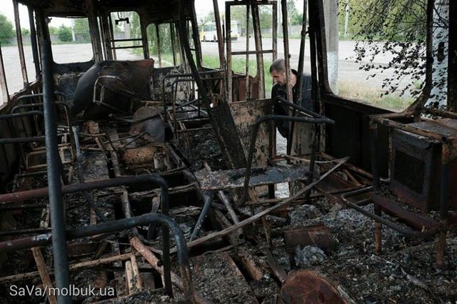 <p>Тролейбус обгорів до "кісток". Фото: molbuk.ua</p>