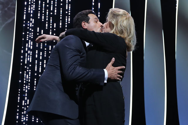 <p>Актори злилися в поцілунку. Фото: AFP</p>
