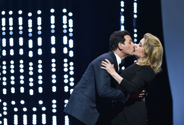 Актеры слились в поцелуе. Фото: AFP