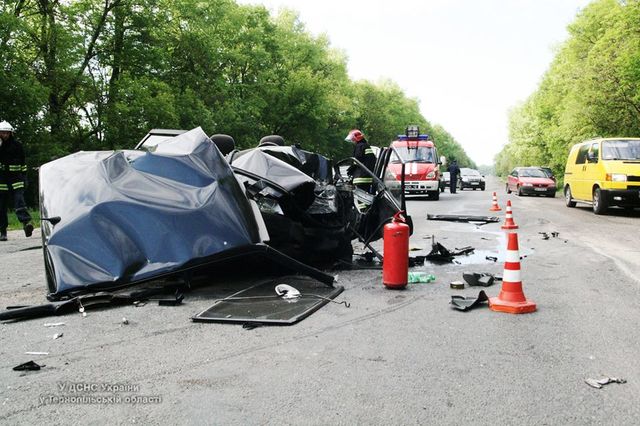 <p>На місці аварії. Фото: прес-служба ДСНС</p> | Фото: Юрій Кузнєцов