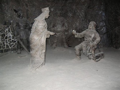 Соляные шахты Величко. Все эти фигуры высечены из каменной соли. Фото Е.Токарчук