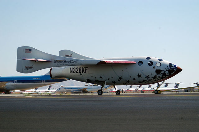 Перший в світі приватний керований космічний корабель "SpaceShipOne" готувався до дебютного виходу в космос. Фото wikipedia