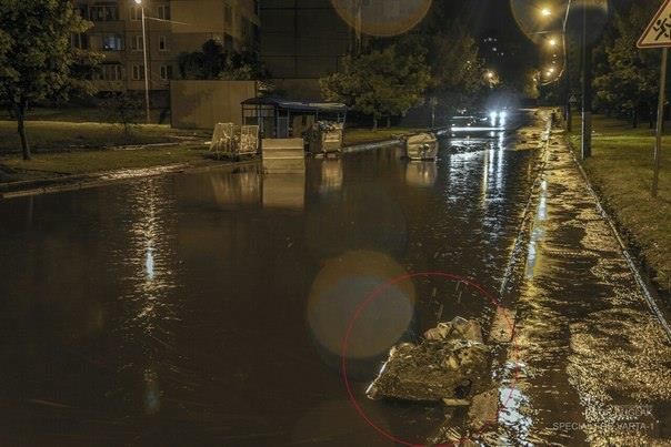 <p>Потоп серед міста. Фото: facebook.com</p>